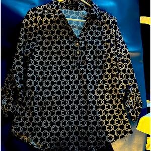 Flue and white shirt